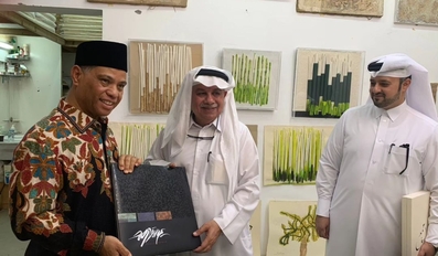 Artists from Qatar and Indonesia Work Together on The Exhibition Dialogue of Paper